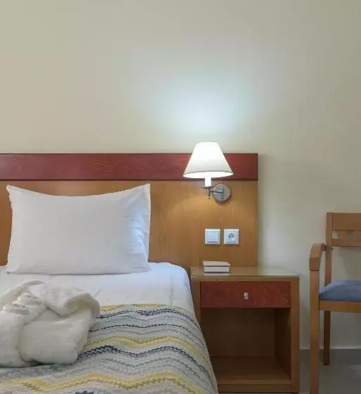 اتاق استاندارد سه نفره, Avra Beach Resort