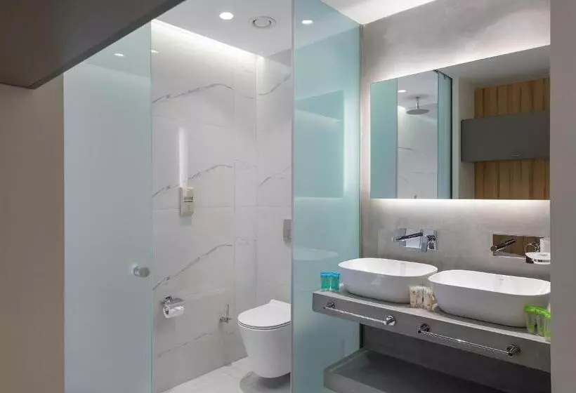 اتاق خانوادگی با چشم‌انداز دریا, Avra Beach Resort