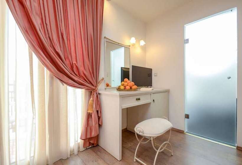 Полулюкс, Aeolis Boutique