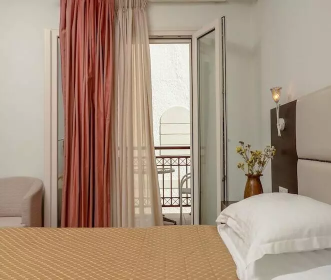 اتاق اکونومی, Aeolis Boutique