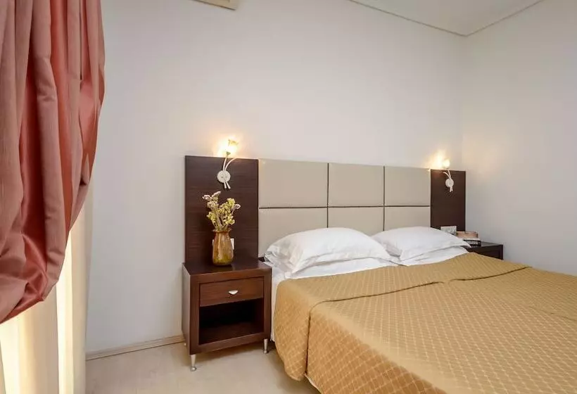 اتاق اکونومی, Aeolis Boutique