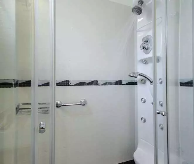 سوییت سوپریور, Aeolis Boutique