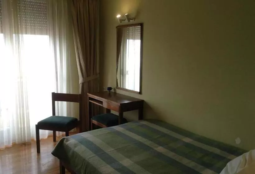 اتاق استاندارد یک نفره, Alexandros