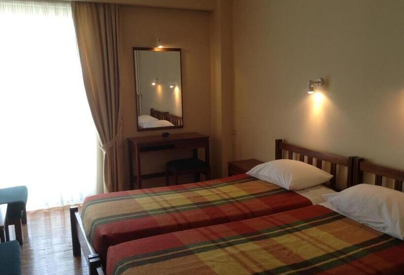 Номер Стандарт Трехместный, Alexandros