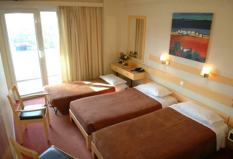 غرفة قياسية ثلاثية, Amalia