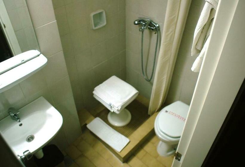 غرفة قياسية ثلاثية, Amalia