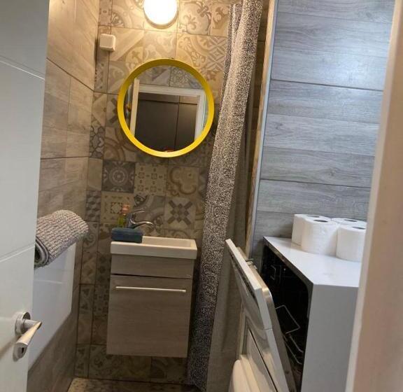 استوديو قياسي مطل على البحيرة, Aranyhíd Apartman