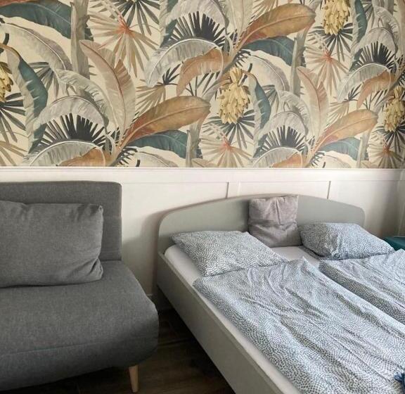 غرفة قياسية ثلاثية مزودة بشرفة, Aranyhíd Apartman