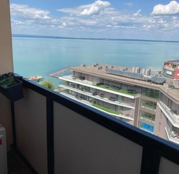 バルコニー付きスタンダードトリプルルーム, Aranyhíd Apartman