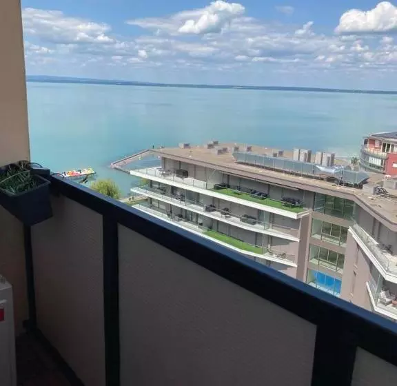 اتاق استاندارد سه تخته با بالکن, Aranyhíd Apartman