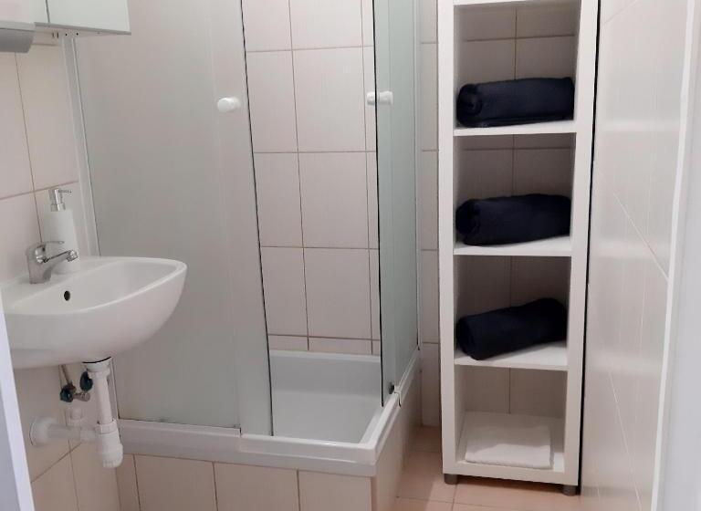 غرفة قياسية ثلاثية مزودة بشرفة, Aranyhíd Apartman