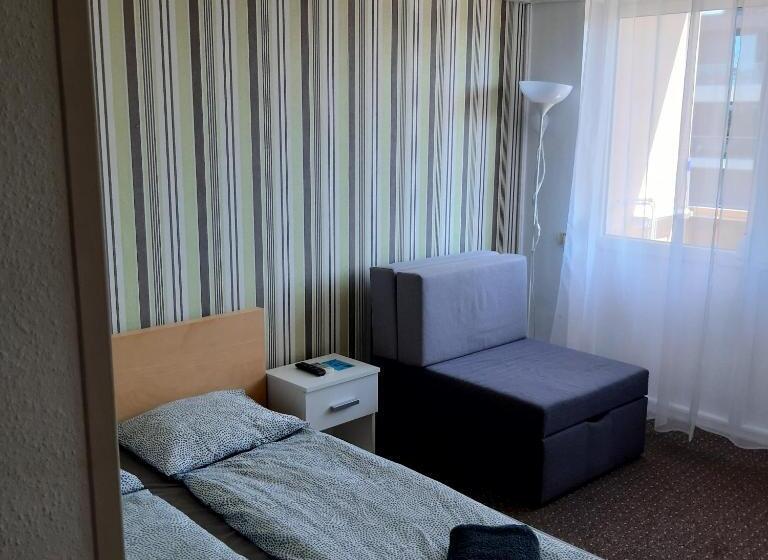 Трехместный Номер Стандарт с Балконом, Aranyhíd Apartman