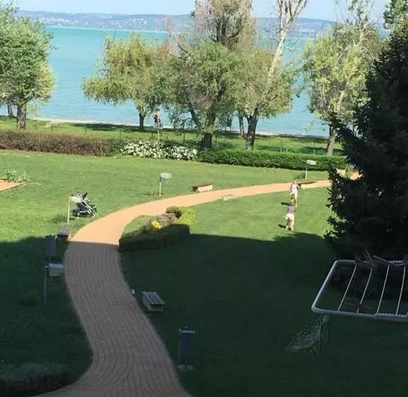 اتاق استاندارد سه تخته با بالکن, Aranyhíd Apartman