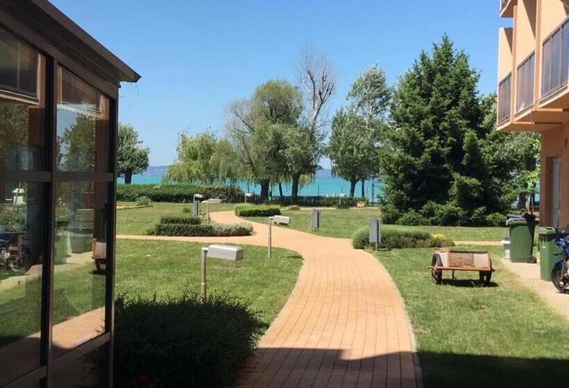 غرفة قياسية ثلاثية مزودة بشرفة, Aranyhíd Apartman