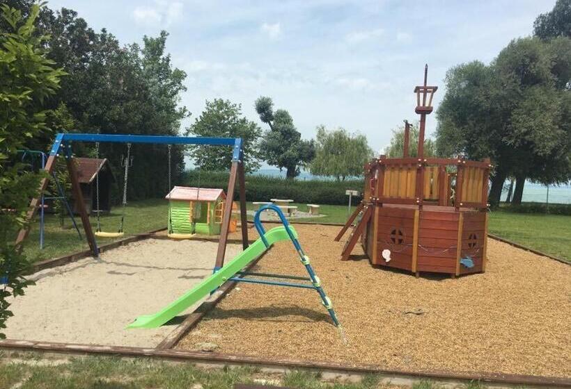 Трехместный Номер Стандарт с Балконом, Aranyhíd Apartman