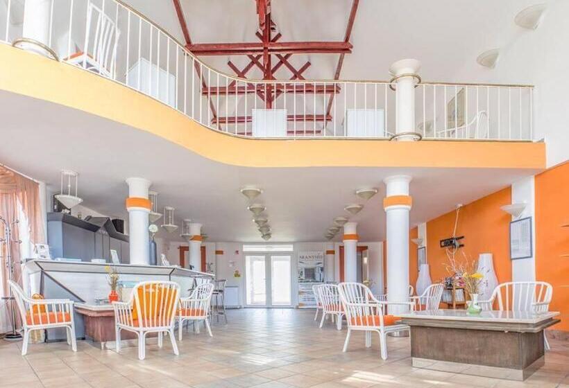 غرفة قياسية ثلاثية مزودة بشرفة, Aranyhíd Apartman