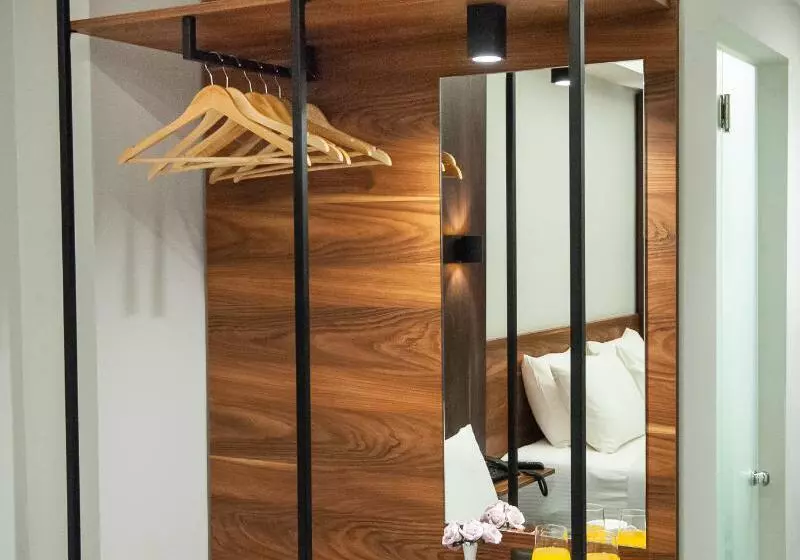 デラックストリプルルーム, Argo Hotel Piraeus