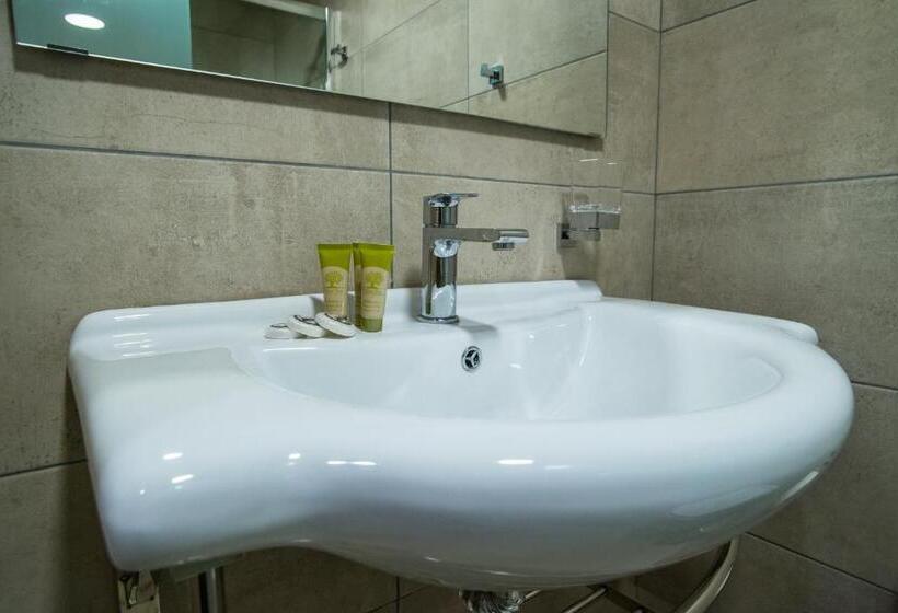 디럭스 룸, Argo Hotel Piraeus