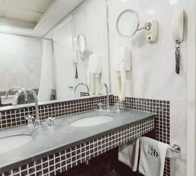 اتاق استاندارد سه نفره, Astir Patras