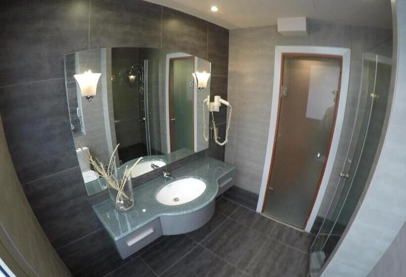 주니어 스위트, Carol