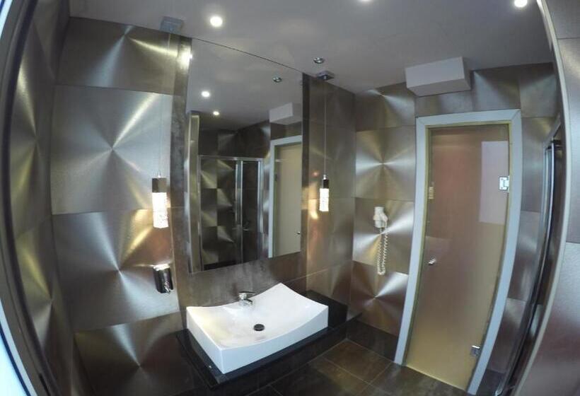 주니어 스위트, Carol