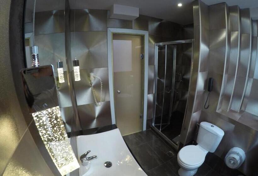 주니어 스위트, Carol