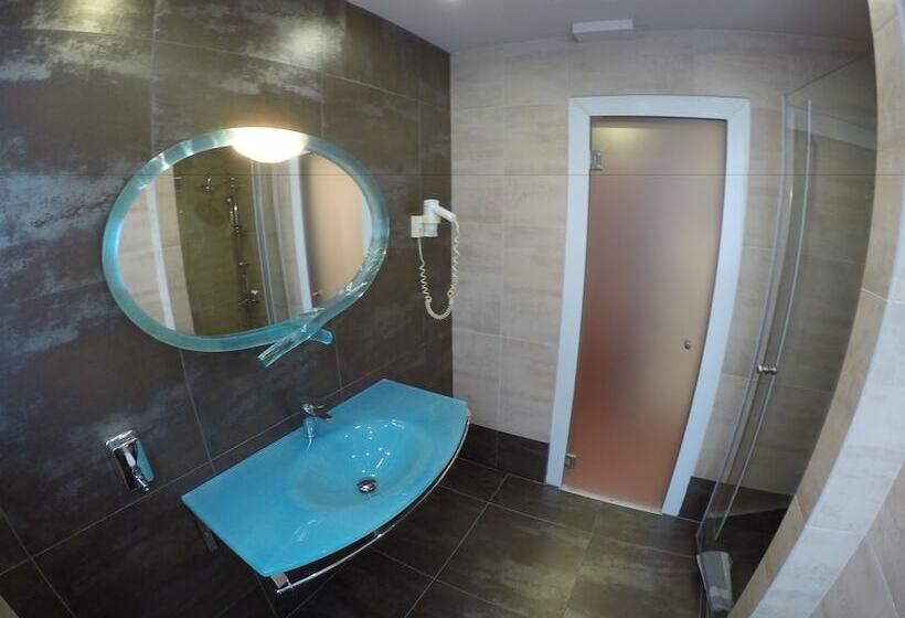 주니어 스위트, Carol