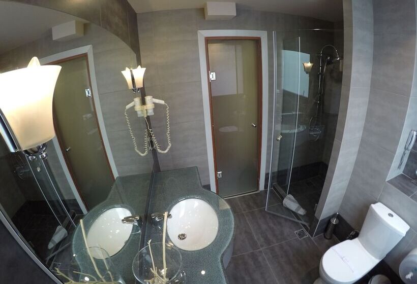 주니어 스위트, Carol