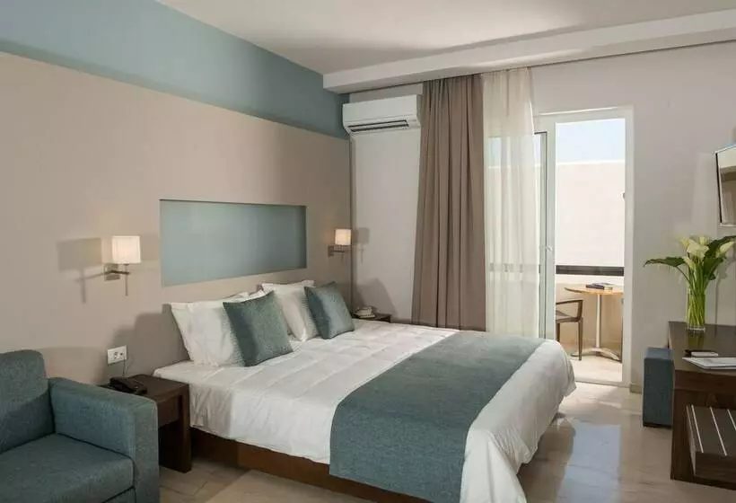 Studio Standard Vue Jardin, Corinna Mare