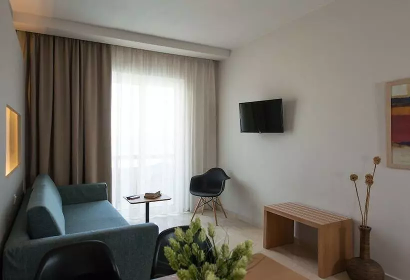 Suite Vue Jardin, Corinna Mare