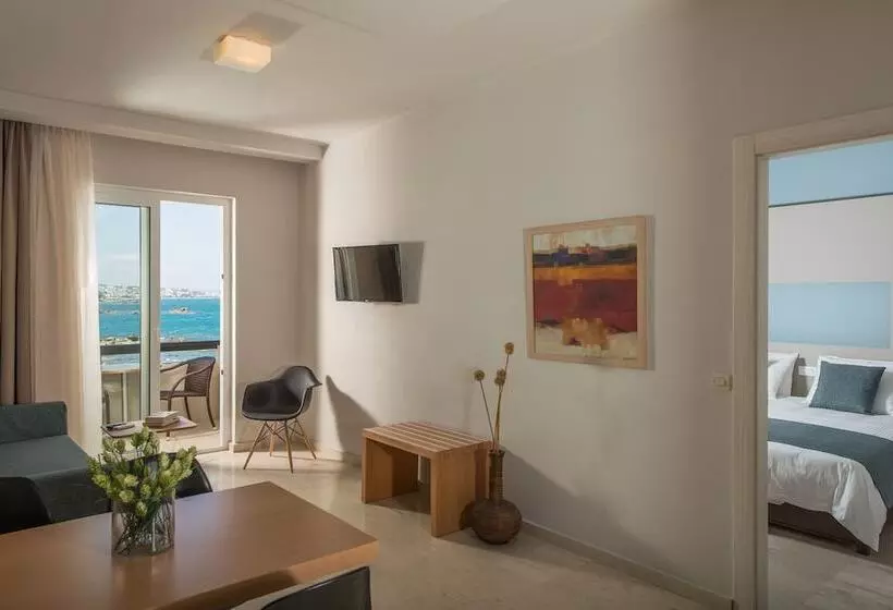 Suite Vue Mer Latérale, Corinna Mare