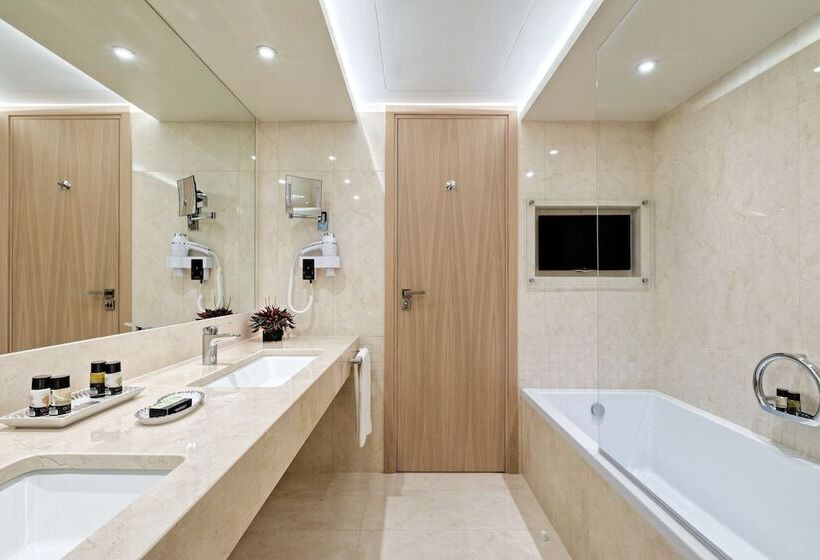 جناح مزود بتراس, Divani Palace Acropolis