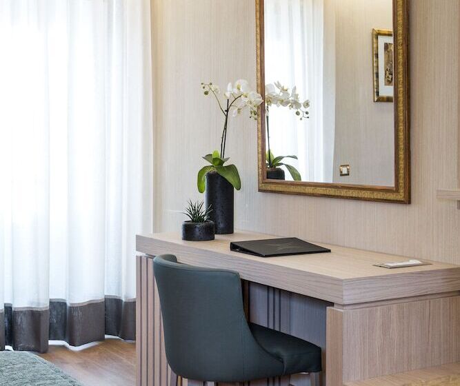 غرفة إدارية ثلاثية, Divani Palace Acropolis