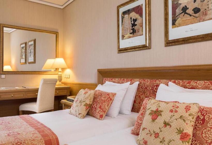 غرفة قياسية ثلاثية, Divani Palace Acropolis