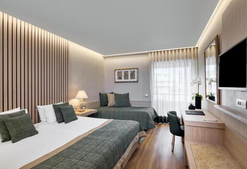 Triplo Executivo, Divani Palace Acropolis