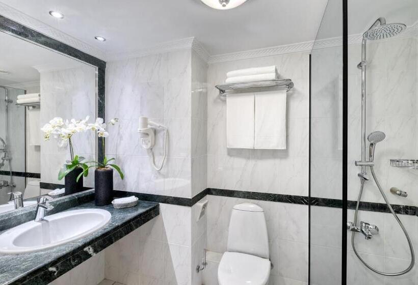 غرفة إدارية ثلاثية, Divani Palace Acropolis