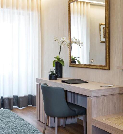 غرفة إدارية ثلاثية, Divani Palace Acropolis