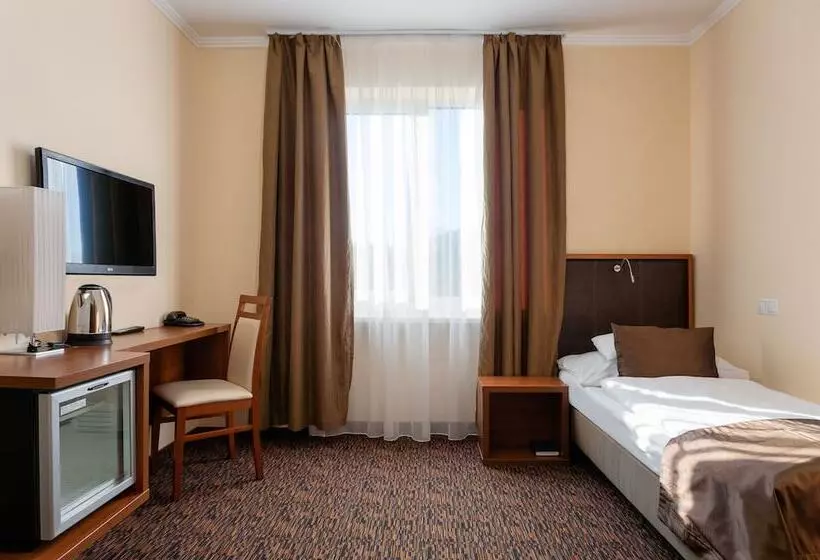 Standard Yhden Hengen Huone, Eger & Park