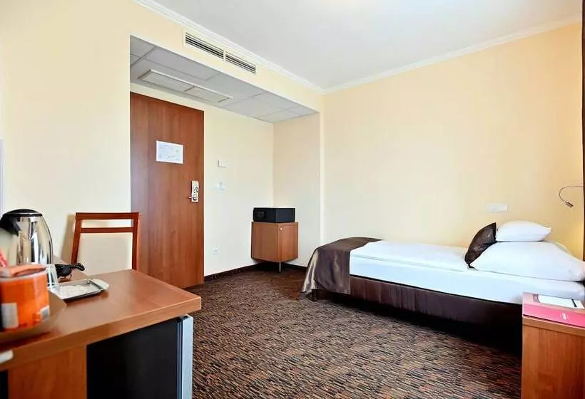 Standard Yhden Hengen Huone, Eger & Park