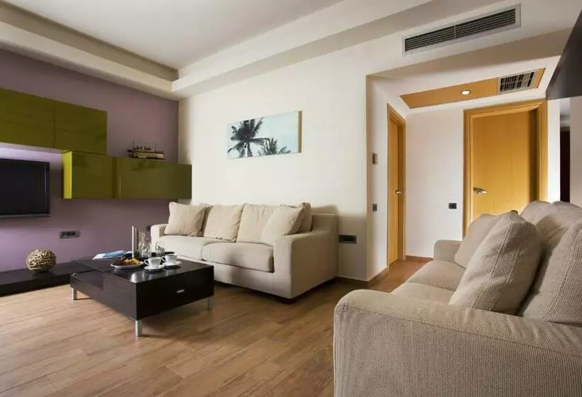 سوییت جونیور با چشم‌انداز دریا, Elite City Resort