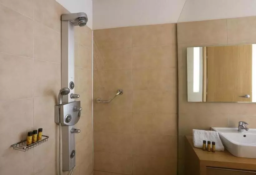 اتاق استاندارد سه تخته با چشم‌انداز باغ, Elite City Resort