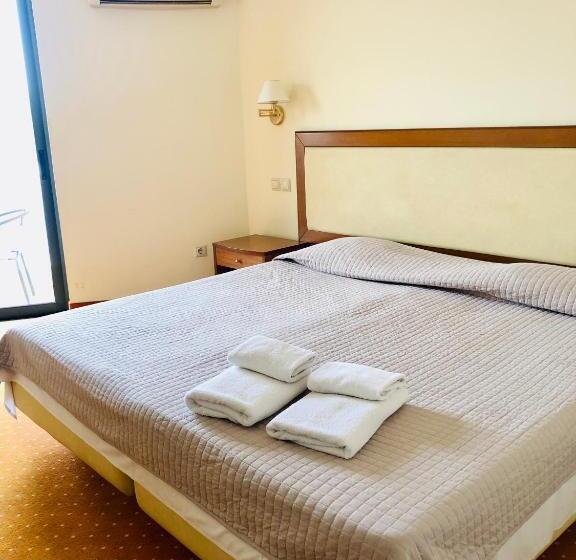 Номер Стандарт, Four Seasons