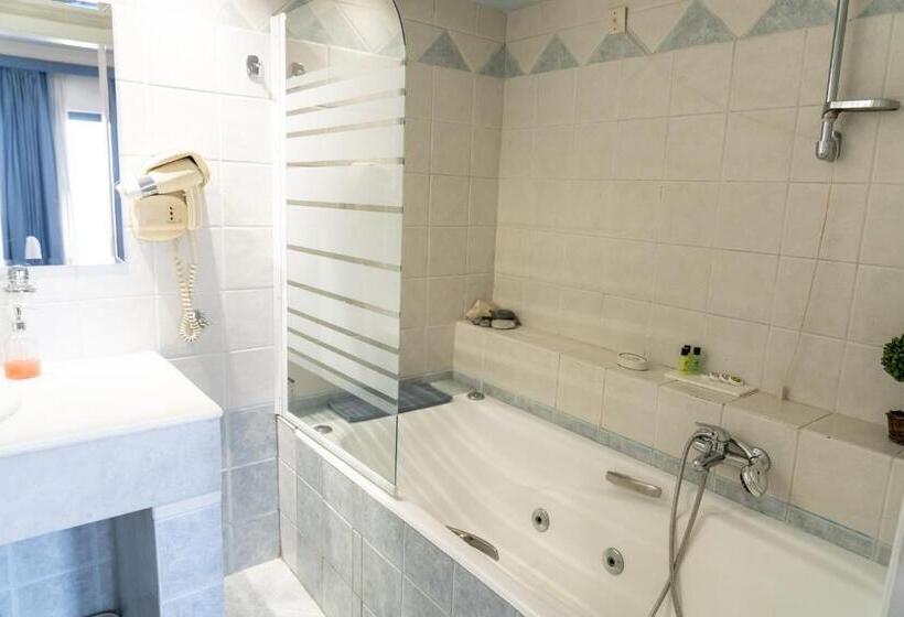 Полулюкс, Four Seasons