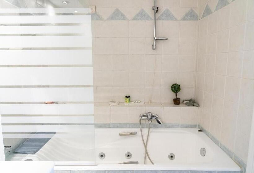 Полулюкс, Four Seasons