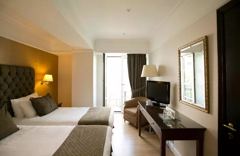 Standard Triple Room, Hera