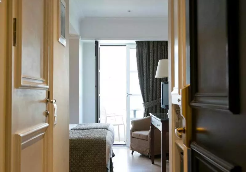Standard Triple Room, Hera