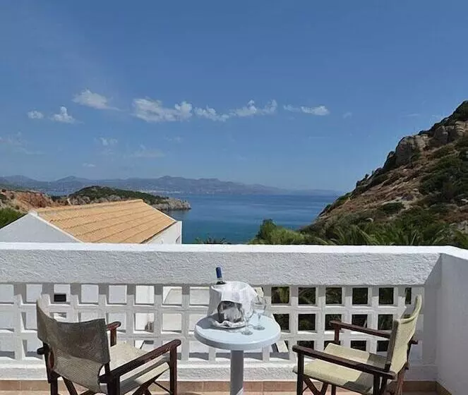 بانگلوی استاندارد با چشم‌انداز دریا, Istron Bay