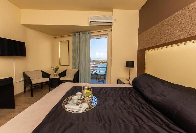 Номер Стандарт Вид на Море, Mati