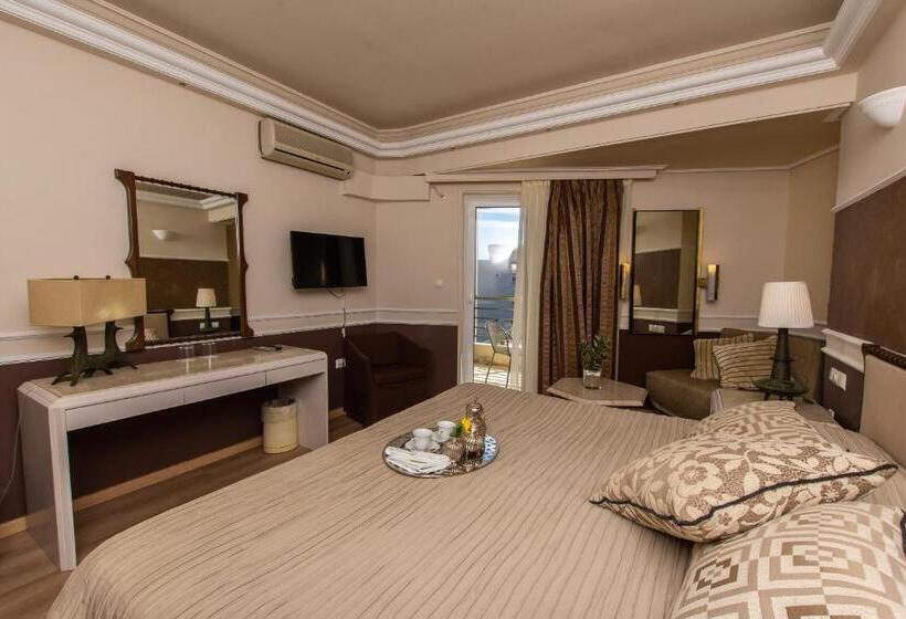 Номер Стандарт Вид на Бассейн, Mati