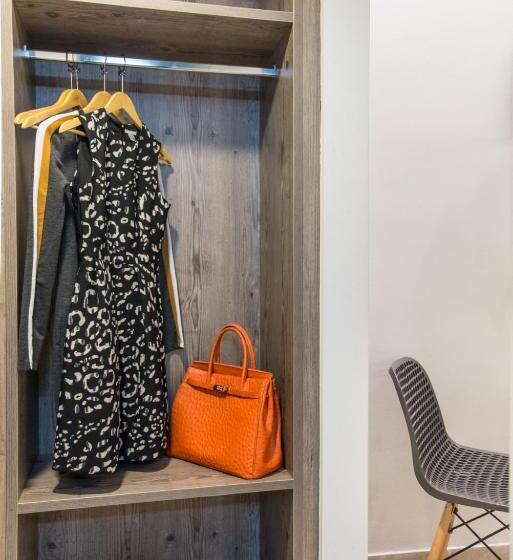 수피리어 룸, Metropol